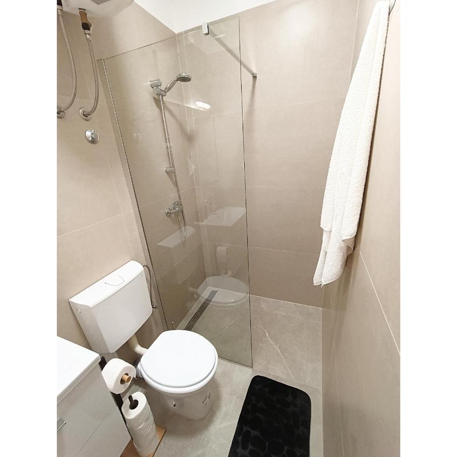 Studio Apartment Lee Split Extérieur photo