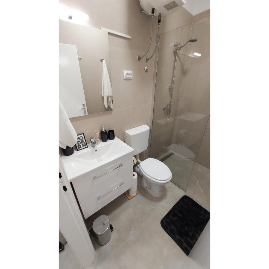 Studio Apartment Lee Split Extérieur photo