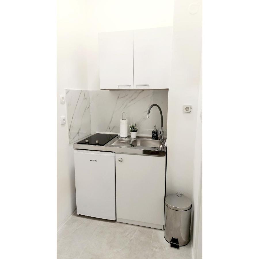 Studio Apartment Lee Split Extérieur photo