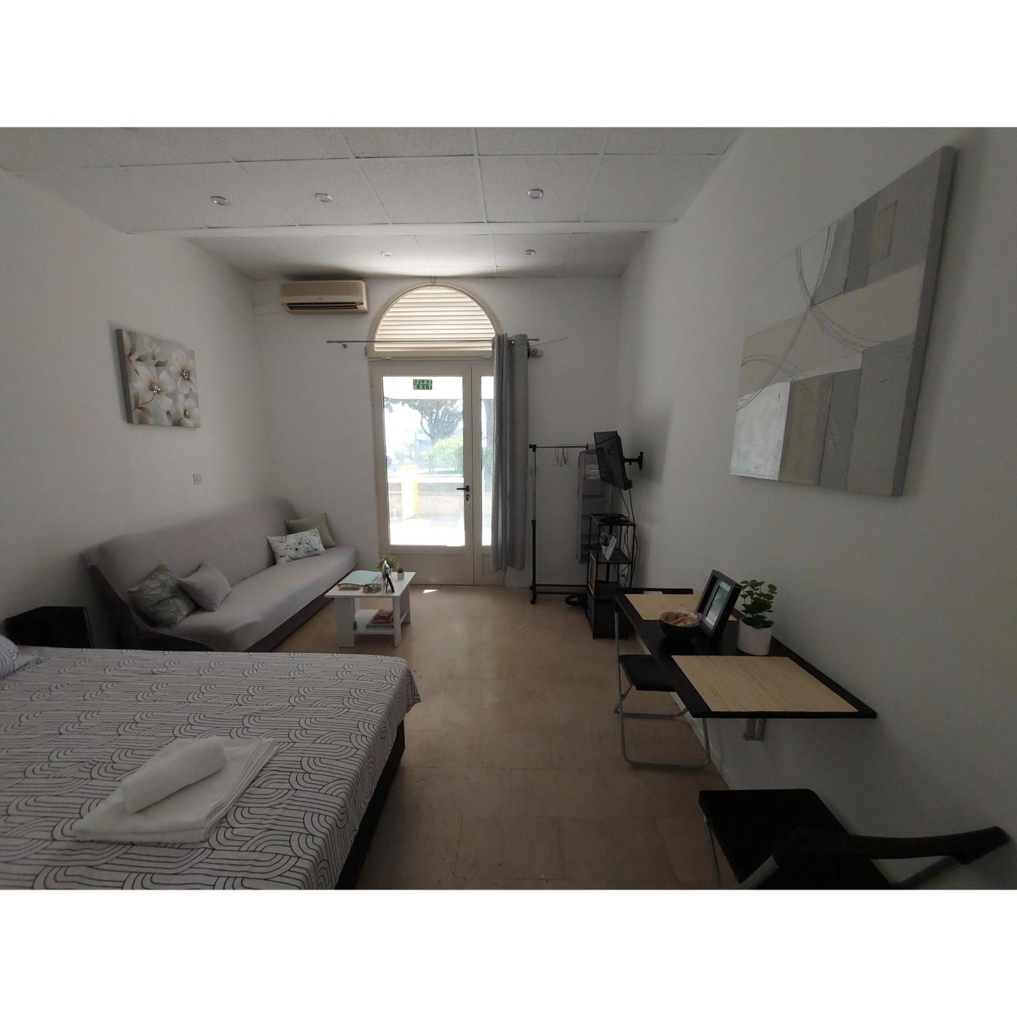 Studio Apartment Lee Split Extérieur photo