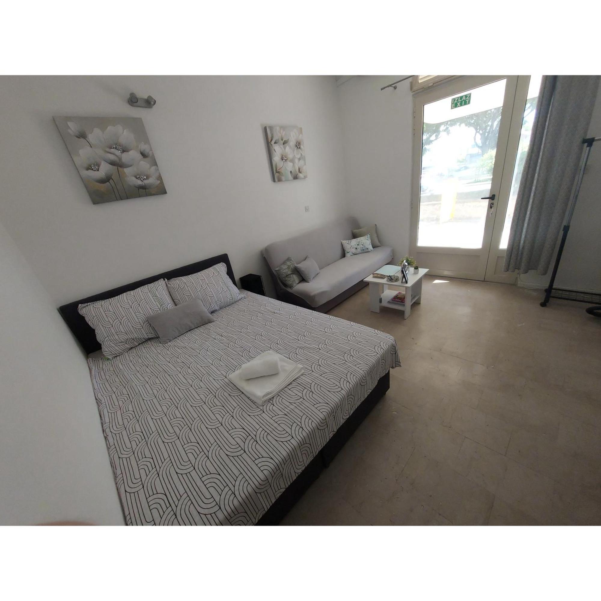 Studio Apartment Lee Split Extérieur photo